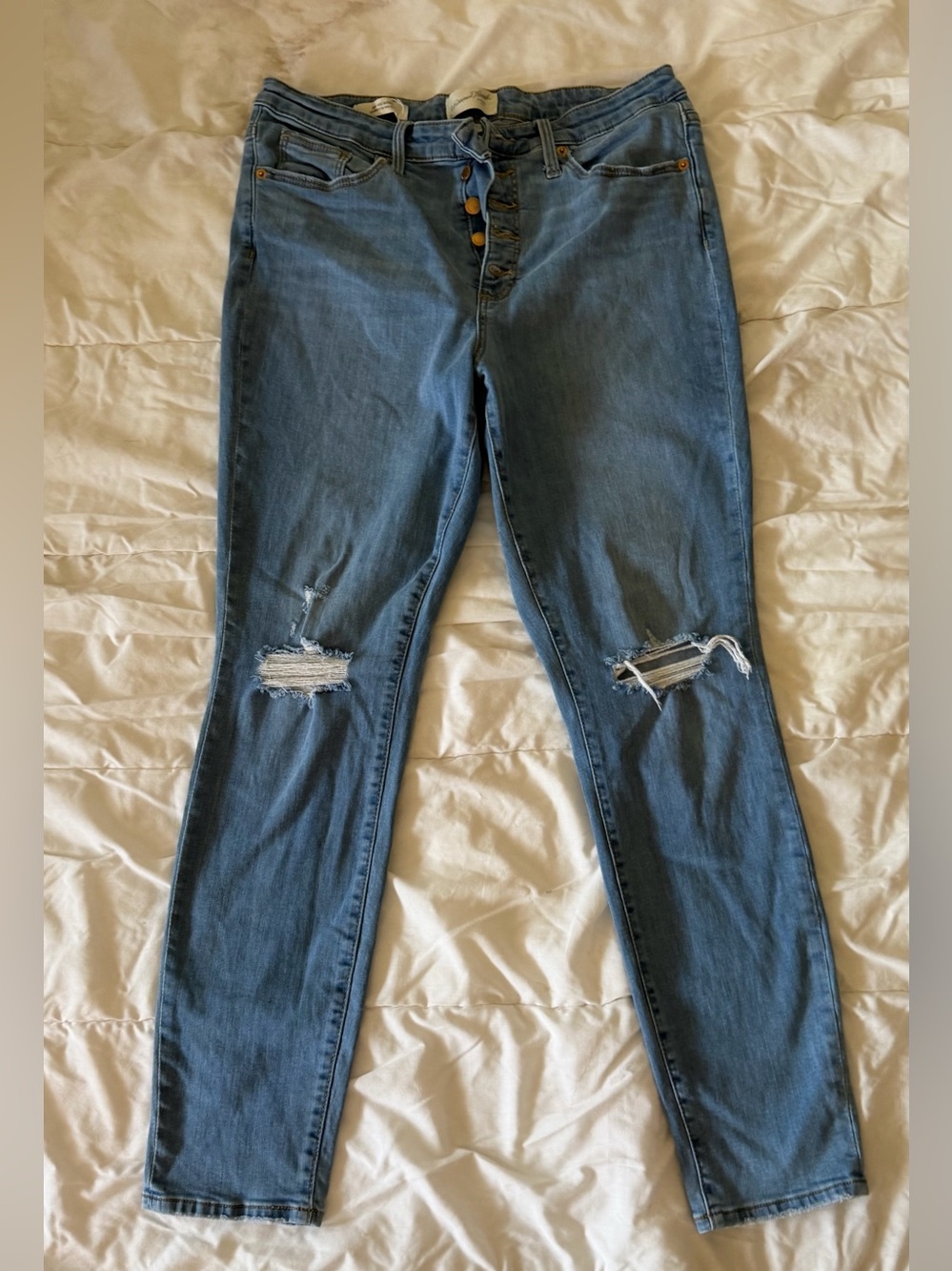 Universal Thread Women's Skinny Jeans in Blue Denim